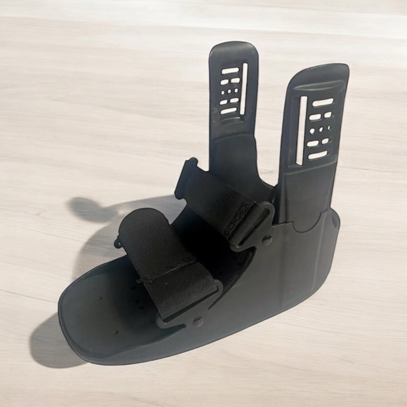 United Ortho Medium Right Foot Low Profile Ankle Foot Boot Shell Only - Picture 8 of 13